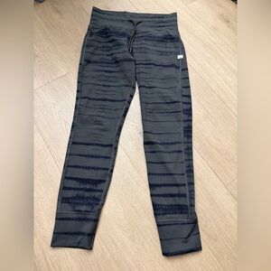 Vuori Women's Daily Leggings in a striped olive print